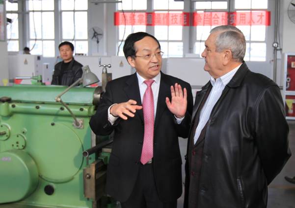 http://news.xianyangzhiyuan.cn/__local/0/58/44/2C7241987BBADC9E3ABBED4929D_66F528D5_89679.jpg