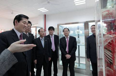 http://www.xianyangzhiyuan.cn/__local/1/B6/5C/E7178147A085E2356B581D01E40_6589FFCF_13FC6.jpg