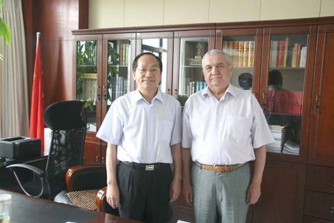 http://news.xianyangzhiyuan.cn/__local/8/D1/BB/2D933B600D27EAE413EAF5AF3A4_68667EE1_10964.jpg