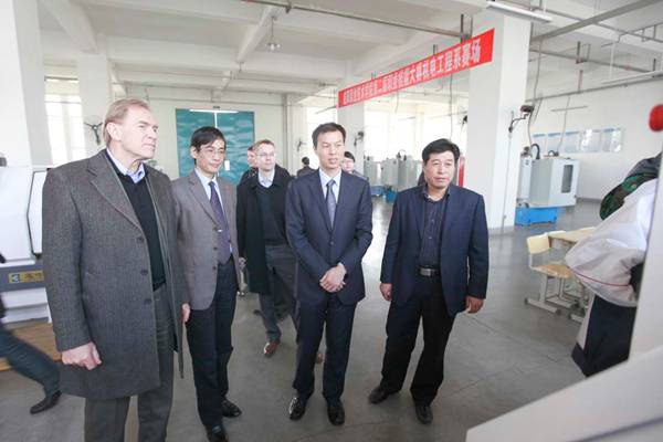 http://news.xianyangzhiyuan.cn/__local/7/4D/14/C3C74ACE1D41FED5A9C5E4DAACF_62DB0607_15AB1.jpg