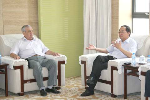http://news.xianyangzhiyuan.cn/__local/E/12/BC/4AAD7E7061168BE5435532F80E4_1BFD8F3D_10CE6.jpg