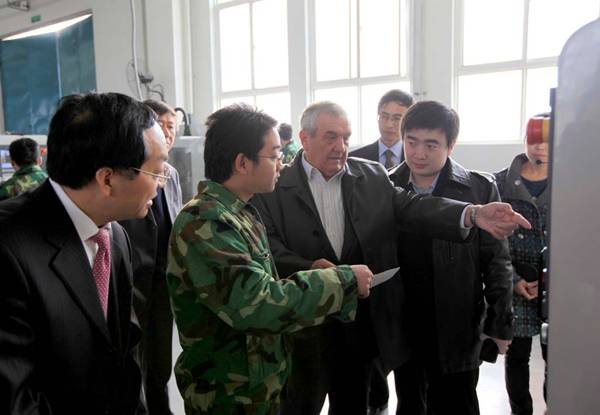 http://news.xianyangzhiyuan.cn/__local/6/48/DA/604658BA35BE171E36F61448604_CA9E4EA7_12C73.jpg