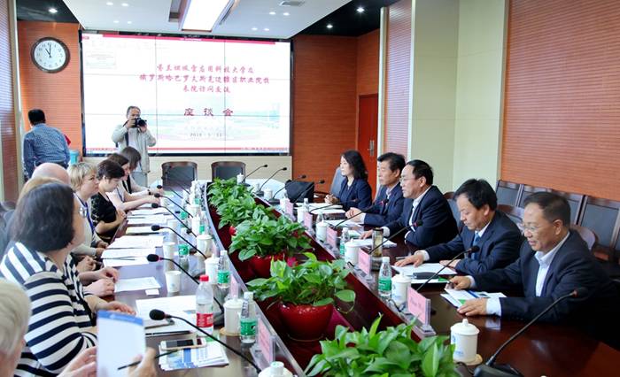 http://www.xianyangzhiyuan.cn/__local/8/F1/1C/EBC3BC6EF695F576A0808725C75_02FFD49E_89830.jpg