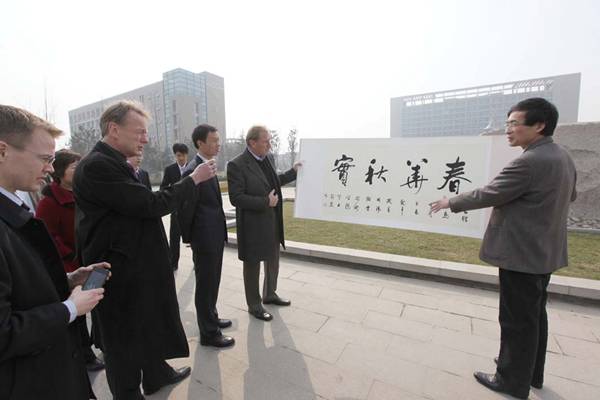 http://news.xianyangzhiyuan.cn/__local/3/7E/D5/0593D1CB8F98A57C0E75E1B532B_FB438EE5_1319A.jpg